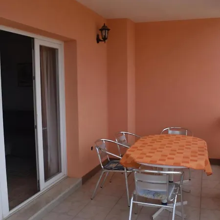 Apartment Fuer Fuenf Personen *