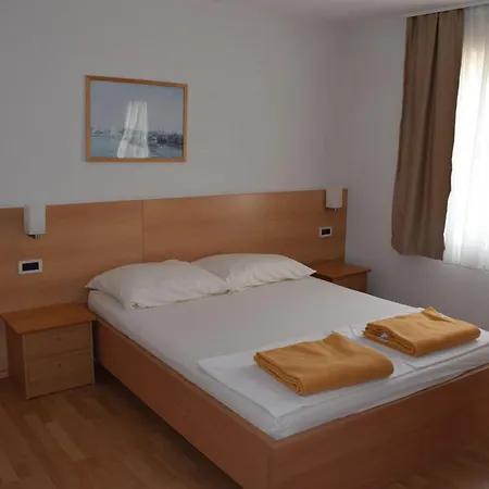 Fuer Fuenf Personen Karpinjan